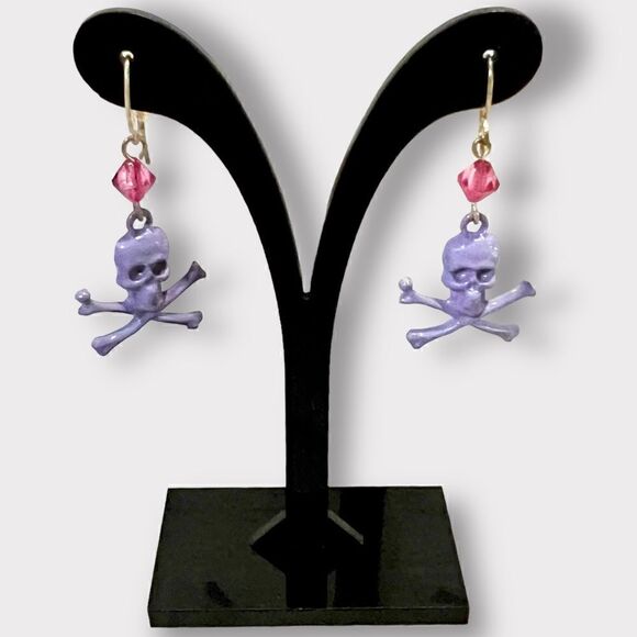 Vintage Y2k skull and crossbone earrings purple skull with pink gem mallgoth - Picture 4 of 5